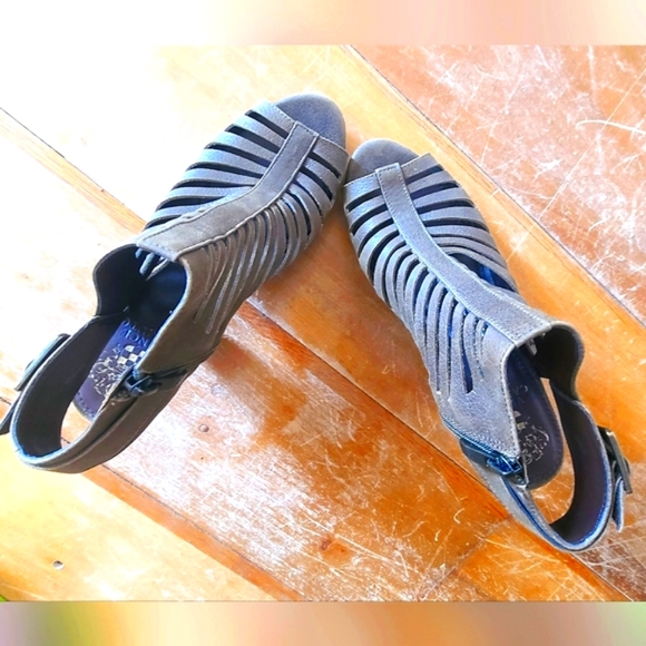 Caged open toe heels - Picture 2 of 6